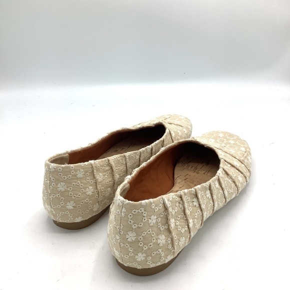 Korks‎ Palmer Beige White Floral Eyelet Slip On  Flats 7 - Picture 5 of 12